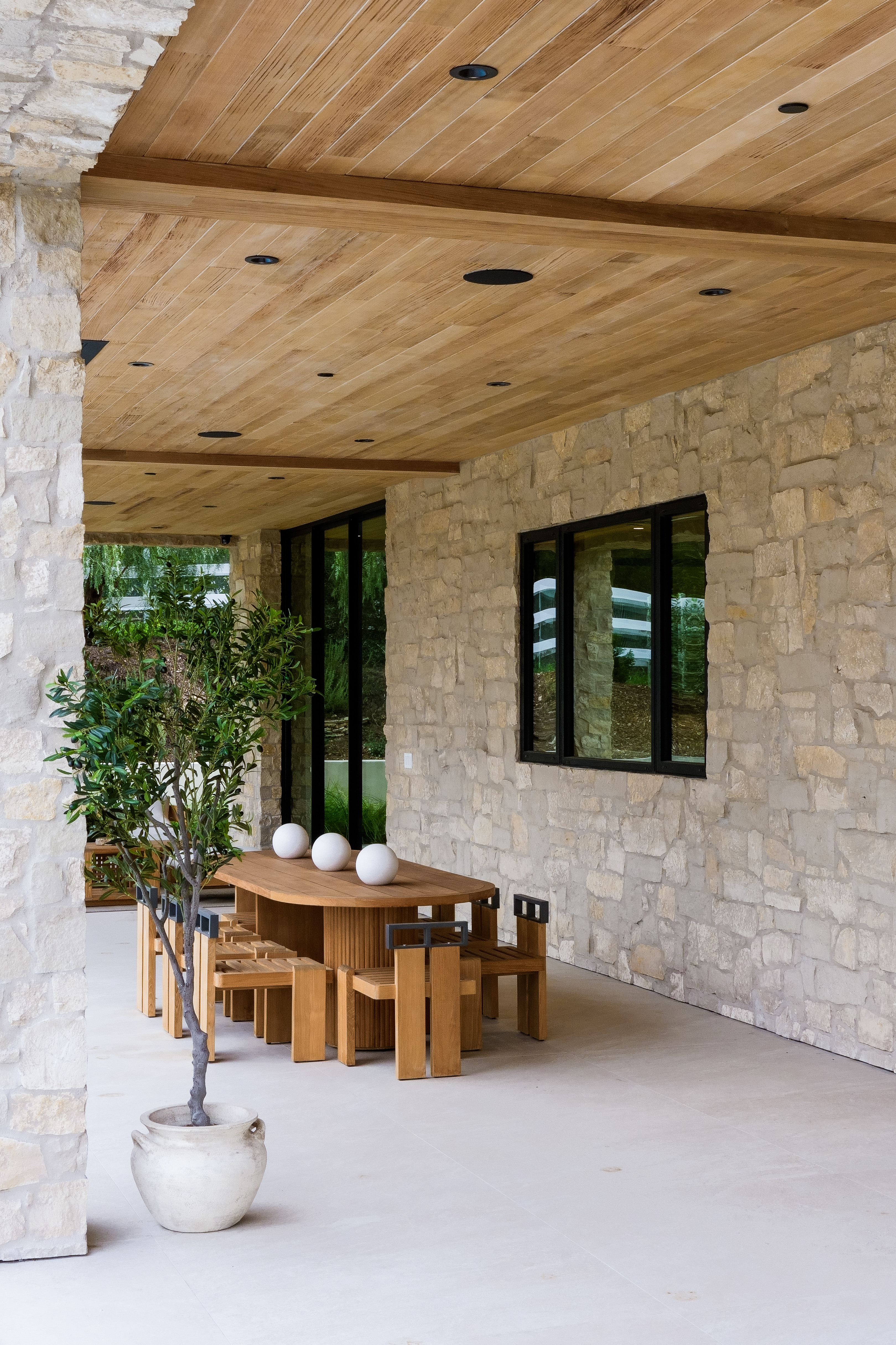 5831 Fitzpatrick — grand entry